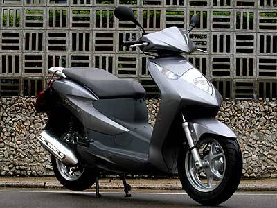 Honda 125 Dylan