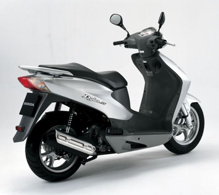 Honda 125 Dylan