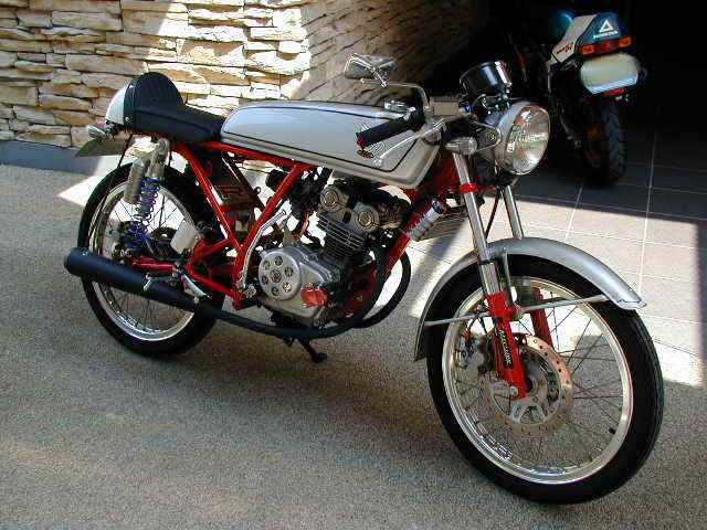 Honda Dream 50 Replica