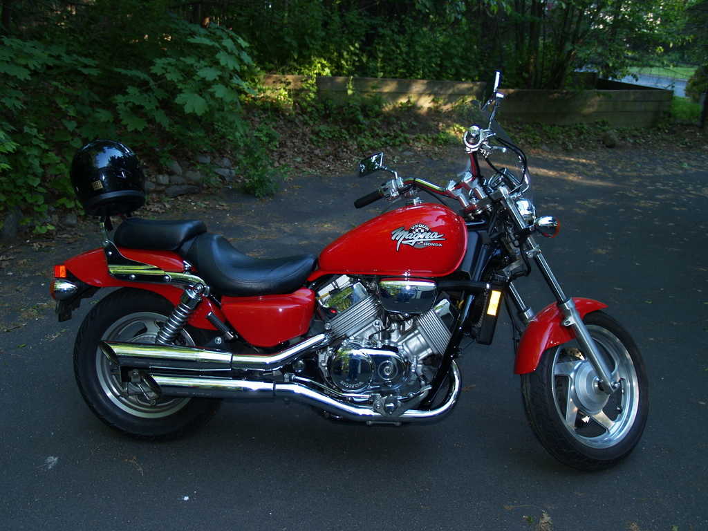 Honda Magna