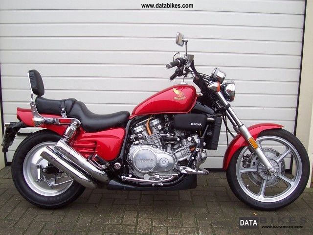 Honda Magna 700