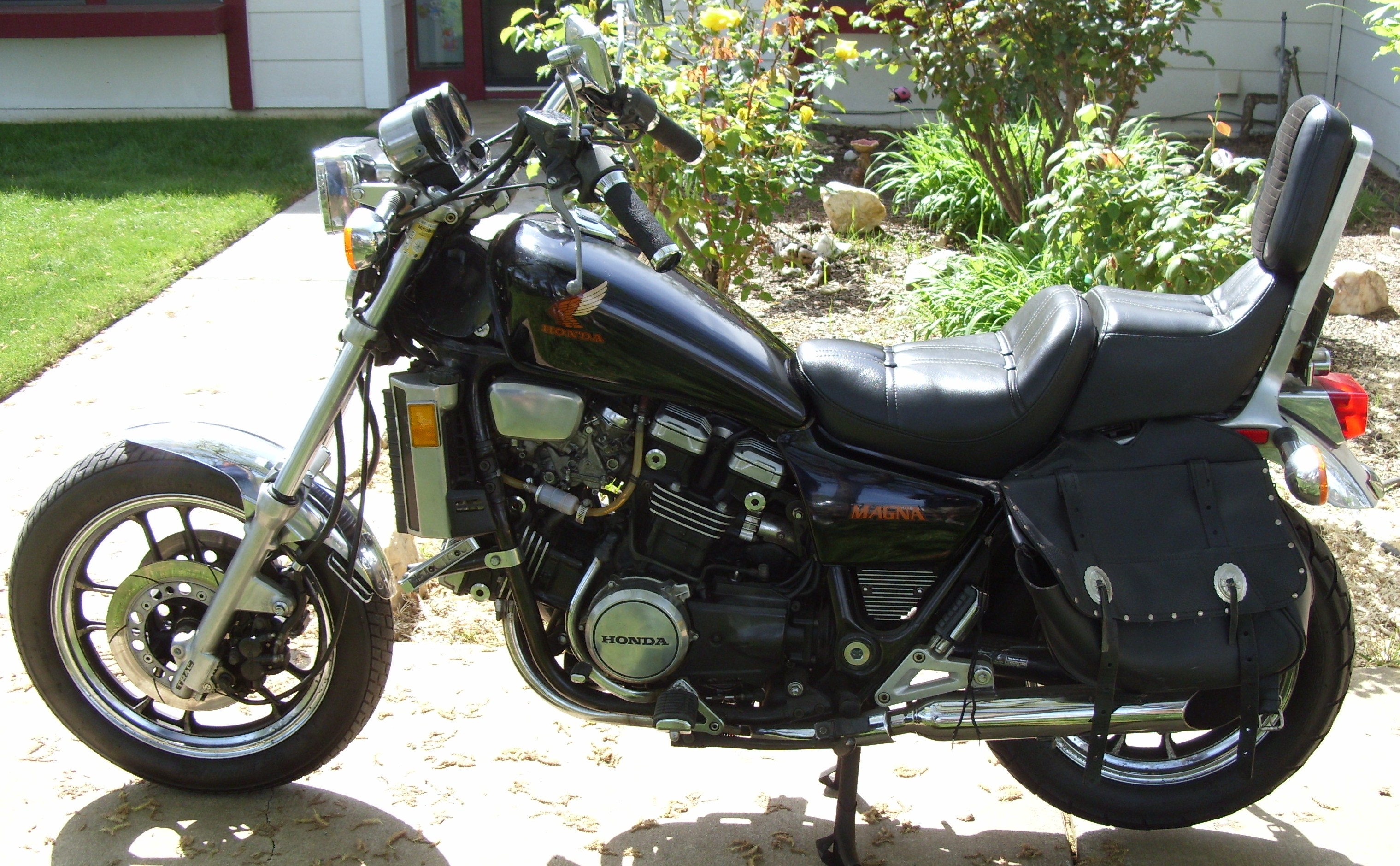 Honda Magna 700