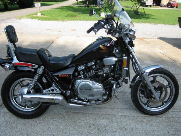 Honda Magna 700