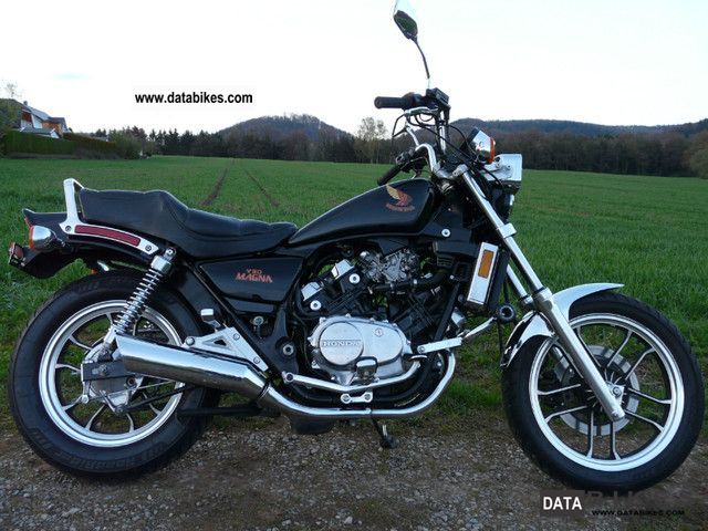 Honda V30 Magna