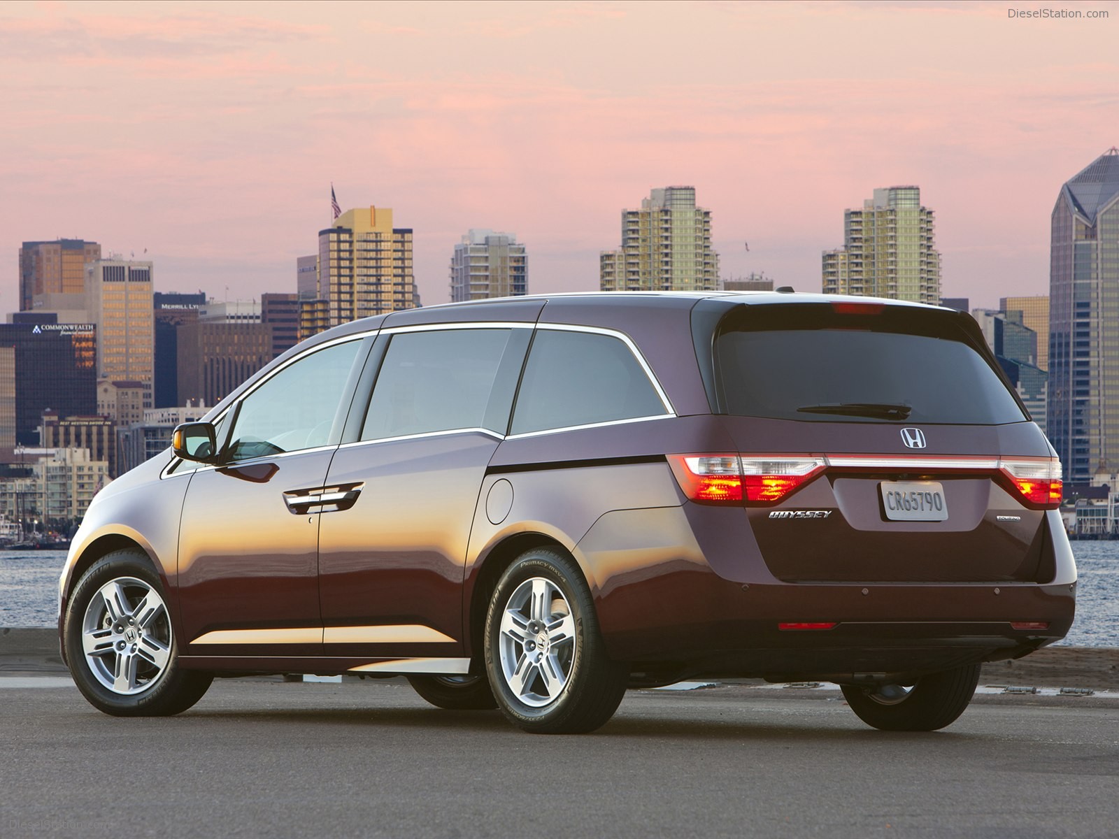 Honda Odyssey Hybrid Minivan