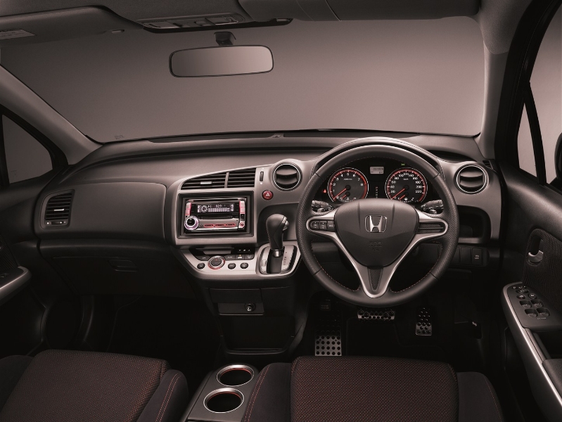 Honda Stream Rsz 2012