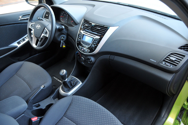 Hyundai Accent 16