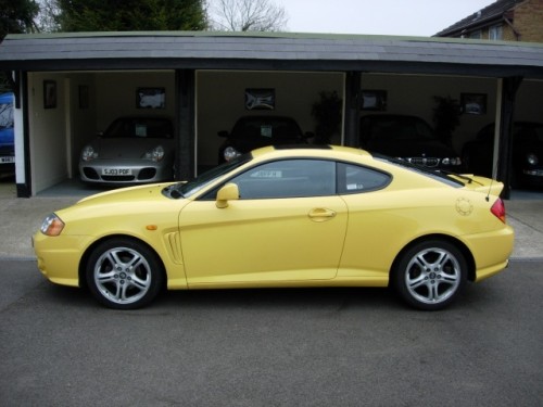 Hyundai Coupe Yellow