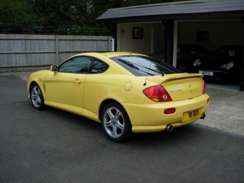 Hyundai Coupe Yellow