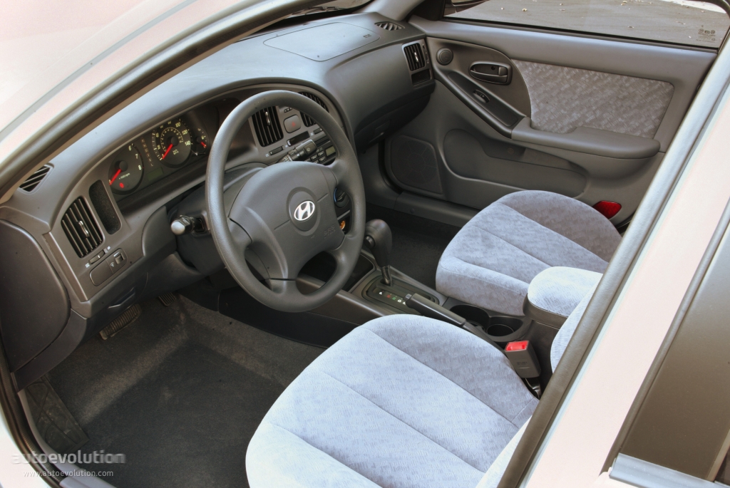 Hyundai Elantra 03