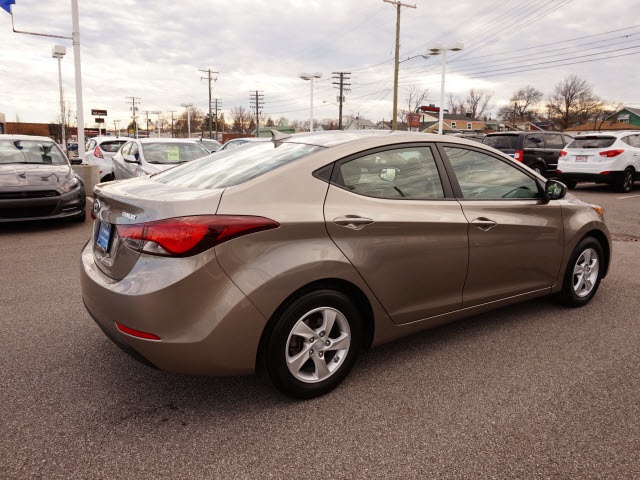 Hyundai Elantra 16