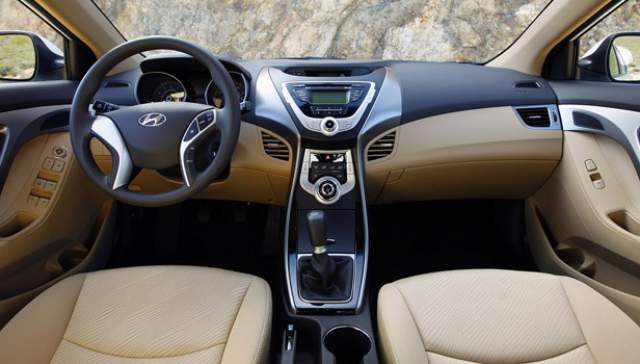 Hyundai Elantra Base