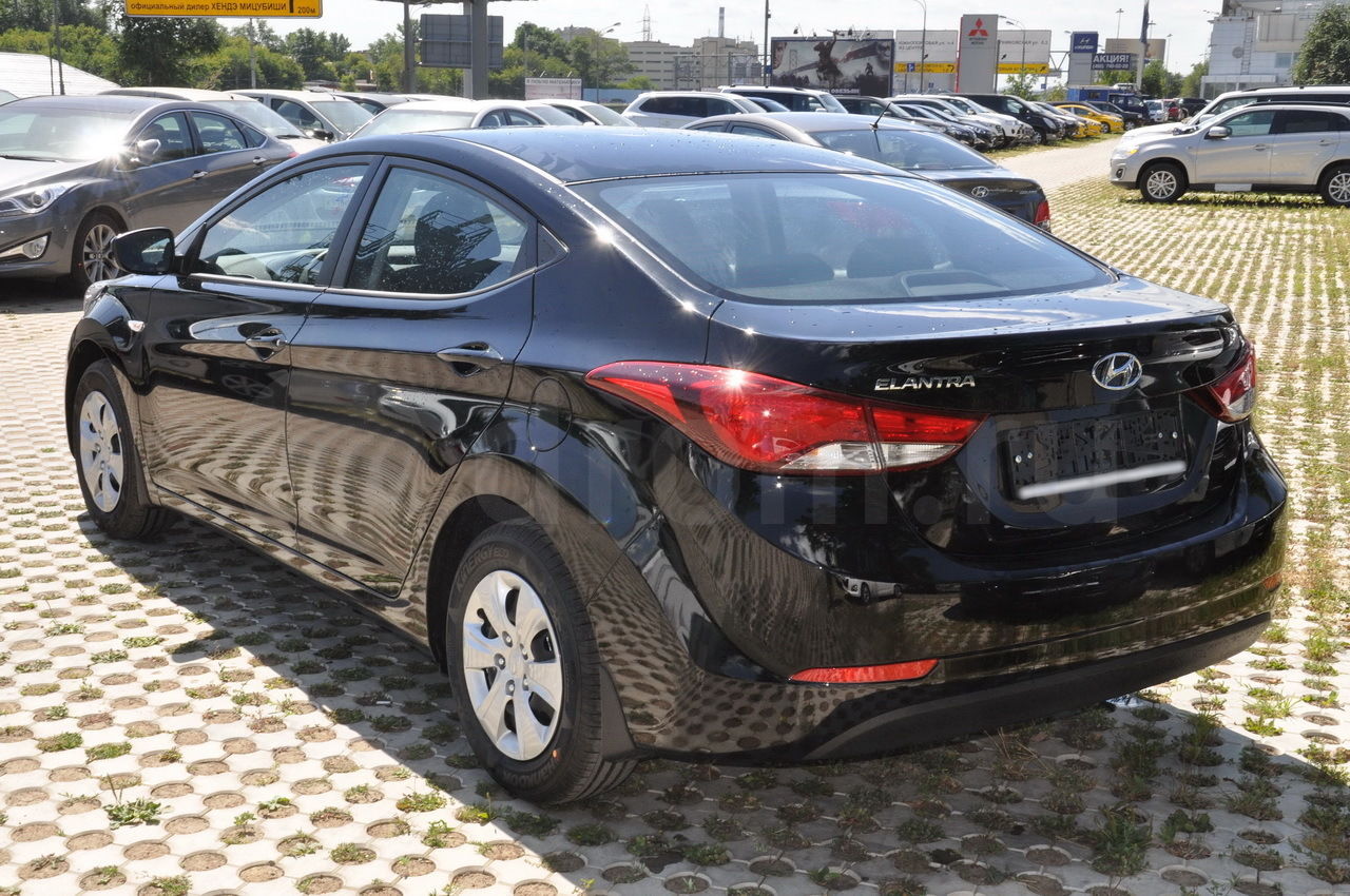 Hyundai Elantra Base