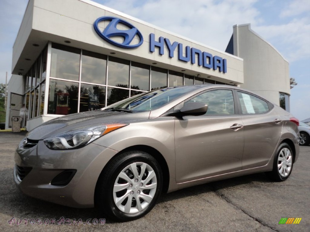 Hyundai Elantra Desert Bronze