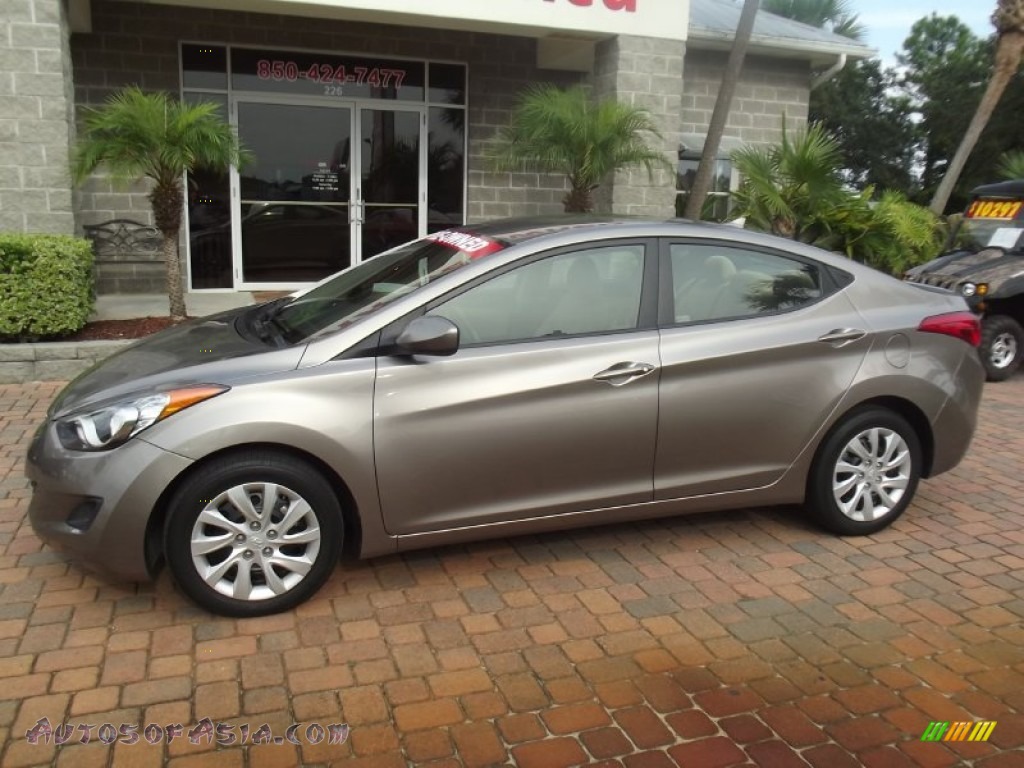 Hyundai Elantra Desert Bronze