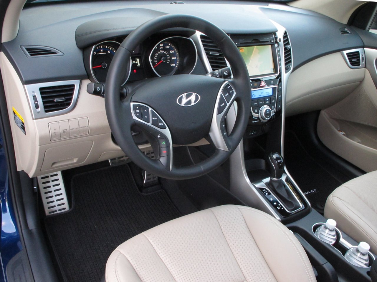 Hyundai Elantra White Hyundai Elantra White
