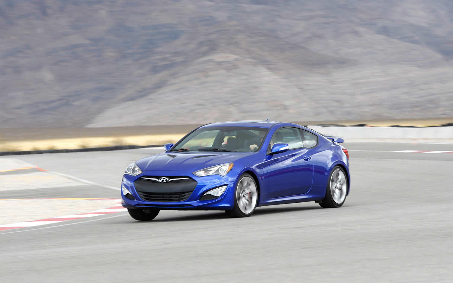 Hyundai Genesis 3.8 Track