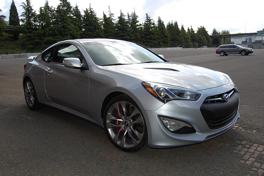 Hyundai Genesis 3.8 Track
