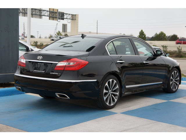 Hyundai Genesis 8 Cylinder