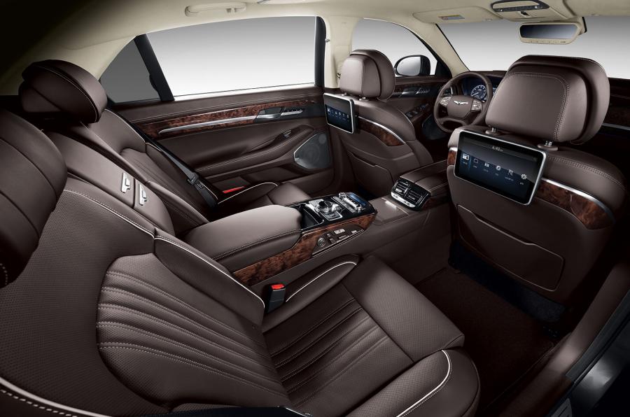 Hyundai Genesis 900