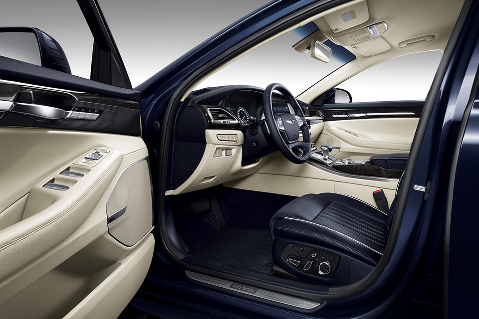 Hyundai Genesis 900