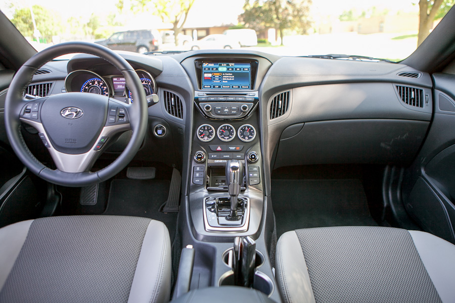 Hyundai Genesis Coupe 2.0t Premium