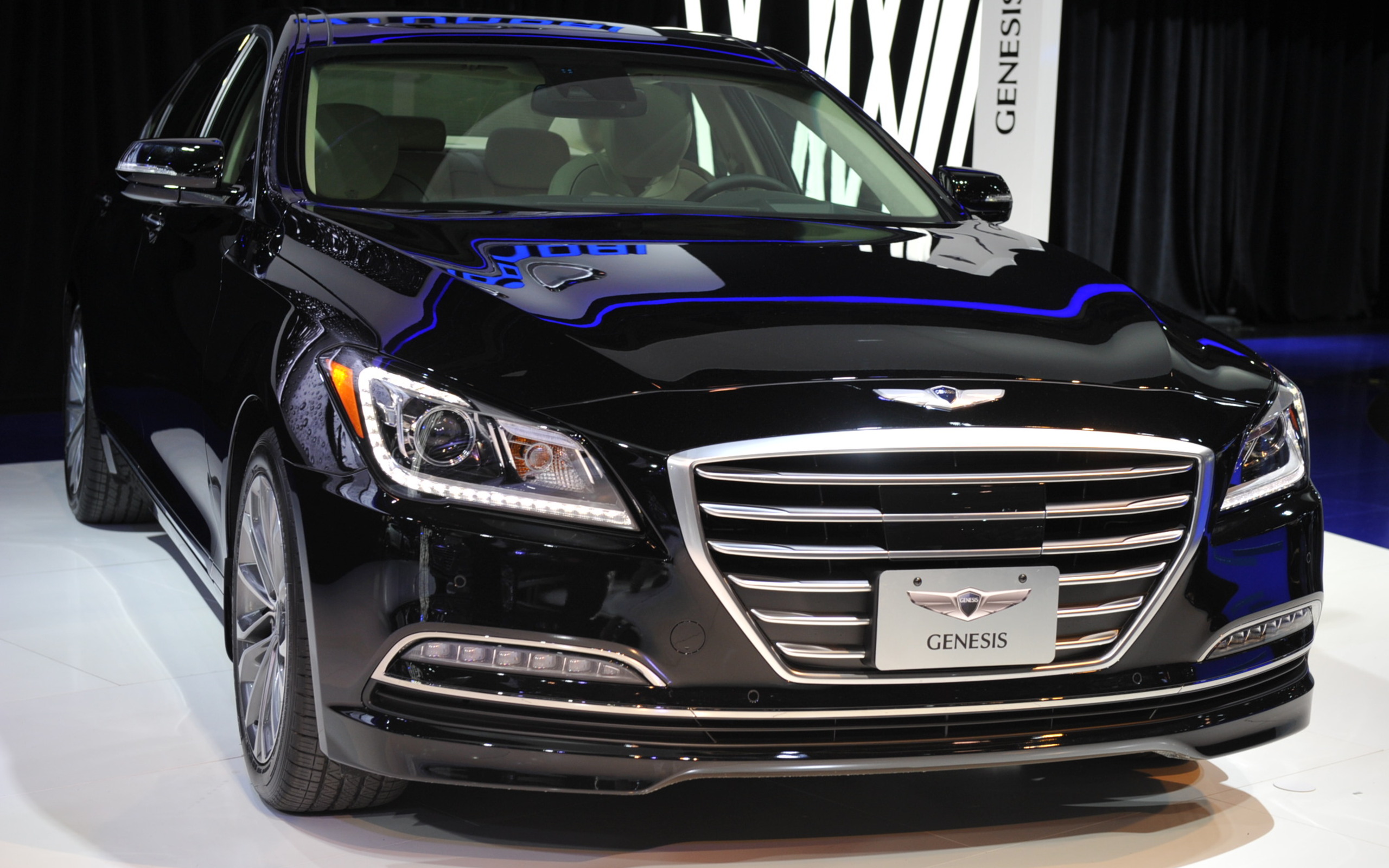 Hyundai Genesis Luxury