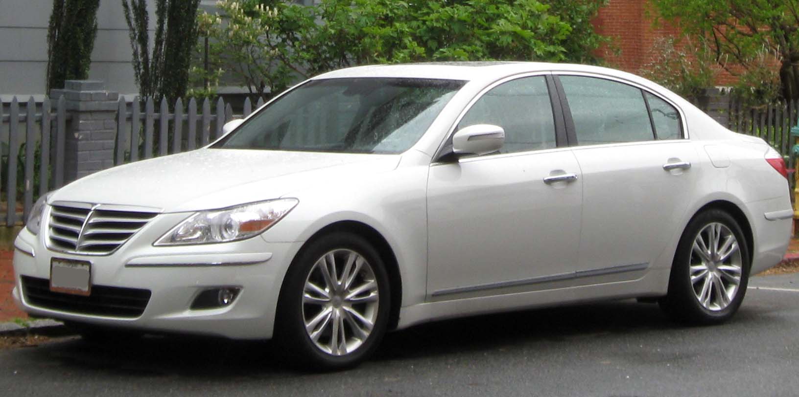 Hyundai Genesis Sedan