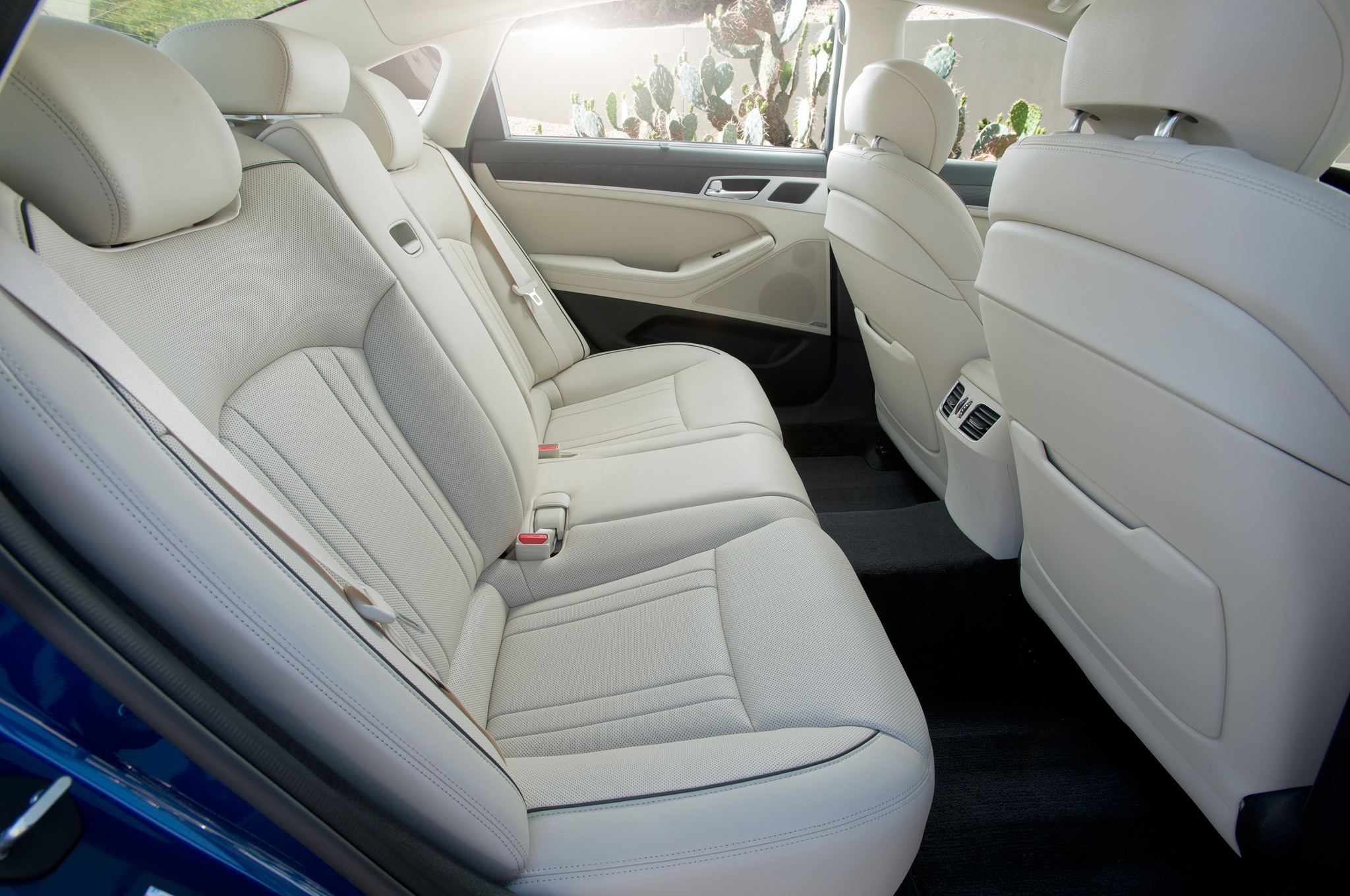 Hyundai Genesis White 2015