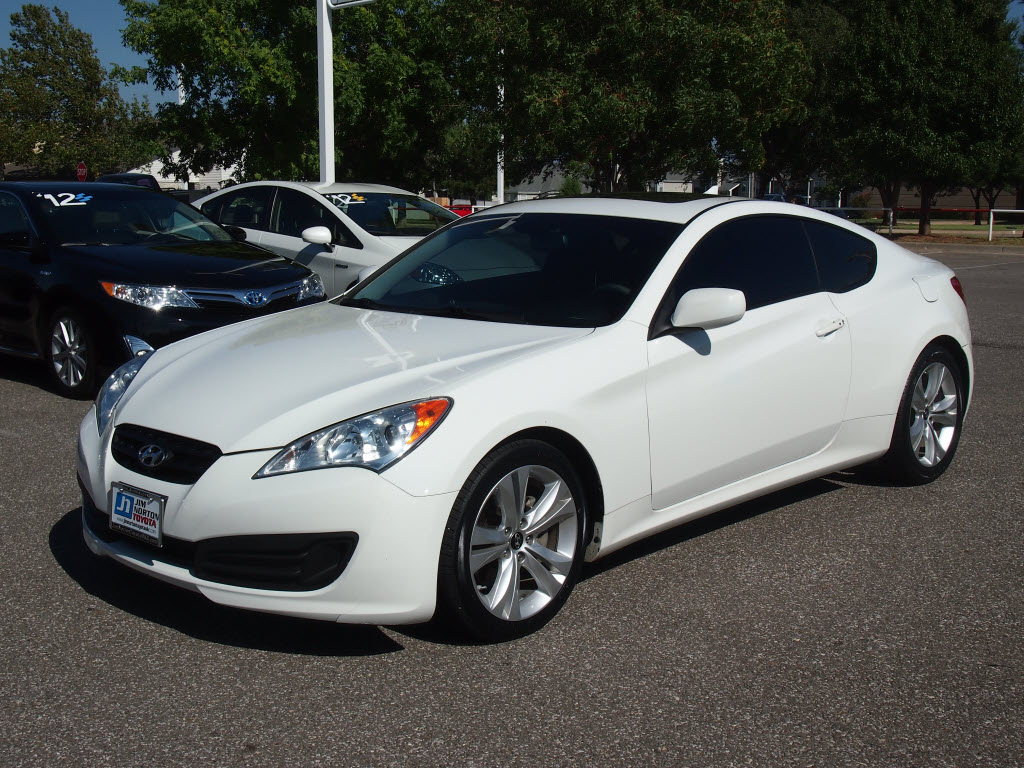 Hyundai Genesis White
