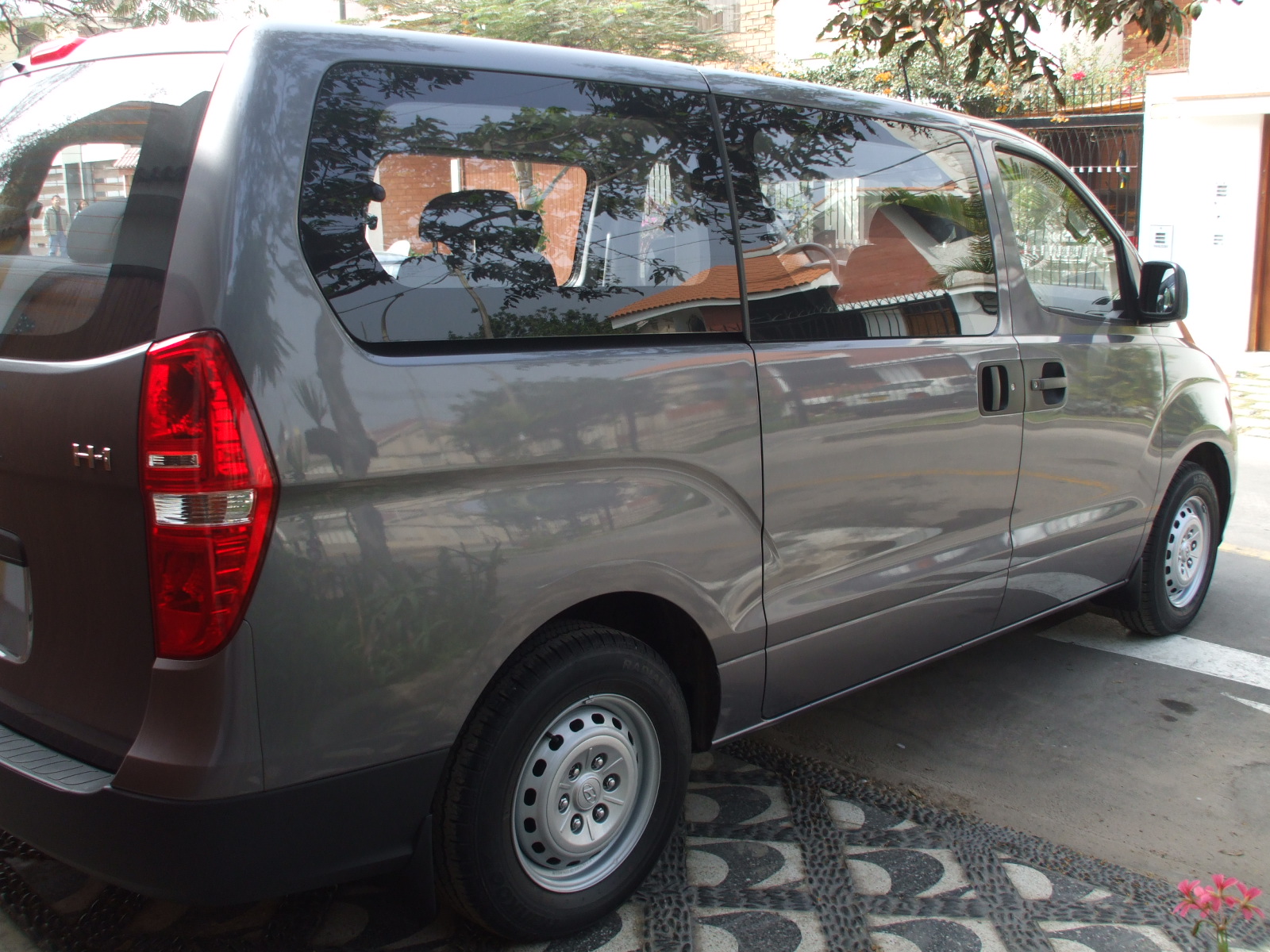 Hyundai H1 2011
