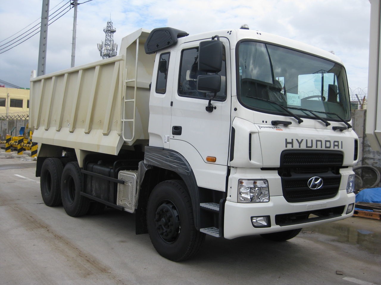 Hyundai Hd270