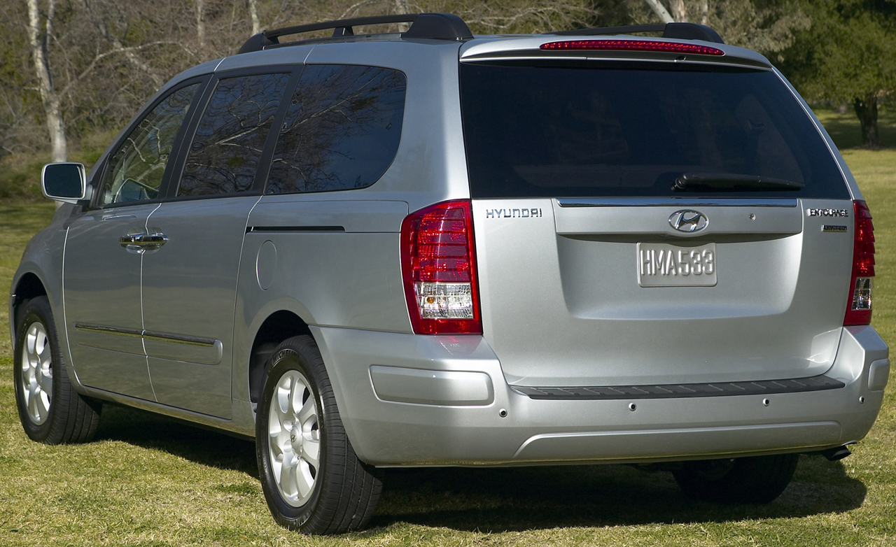 Hyundai Entourage