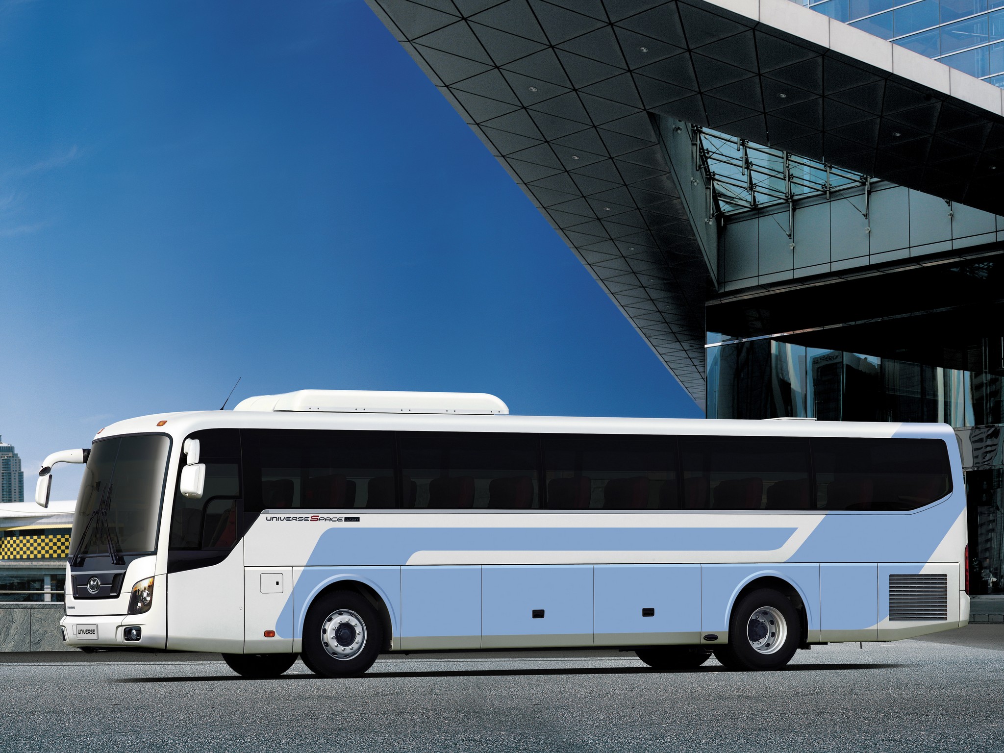 Hyundai Universe