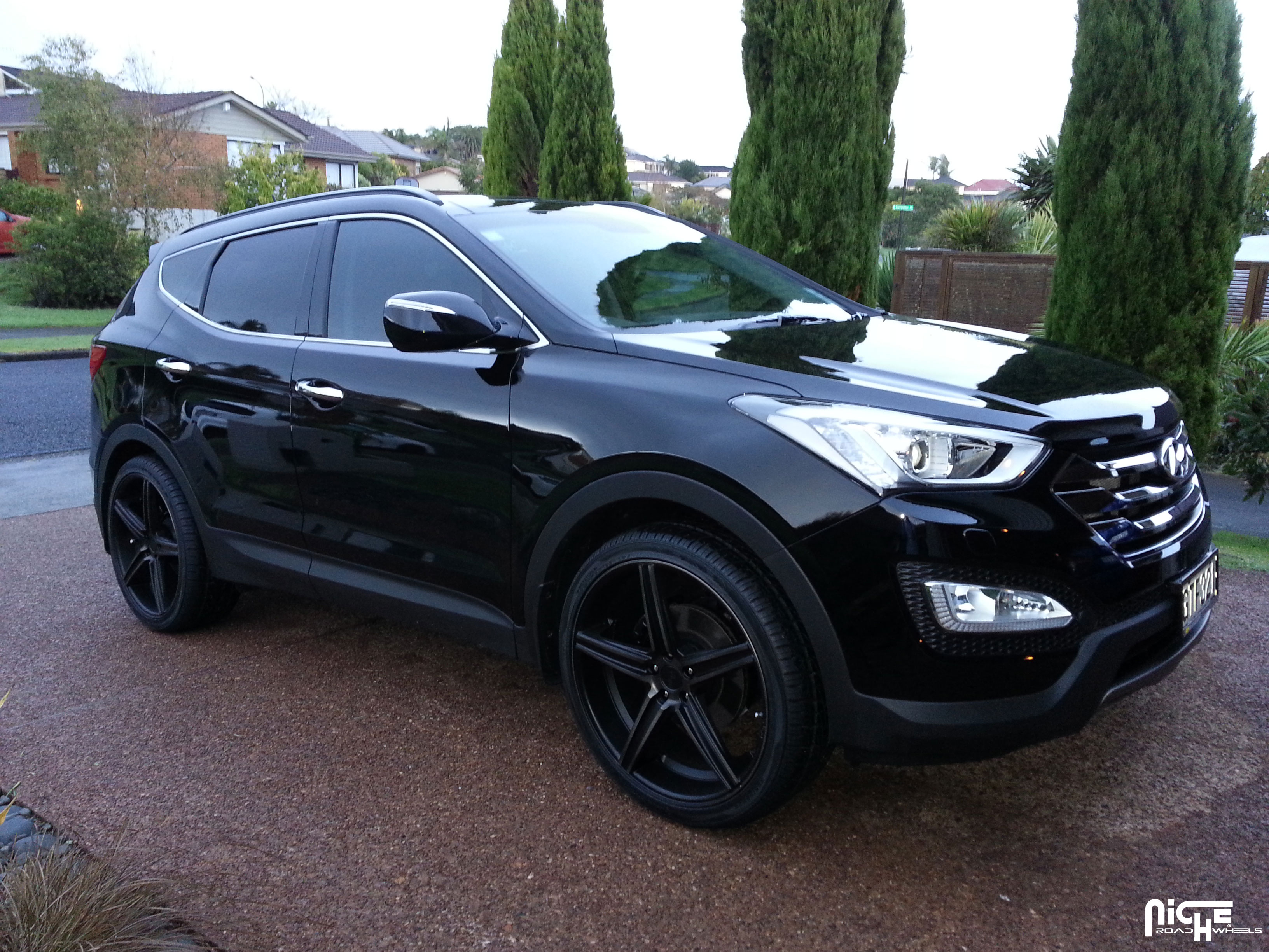 Hyundai Santa Fe Black