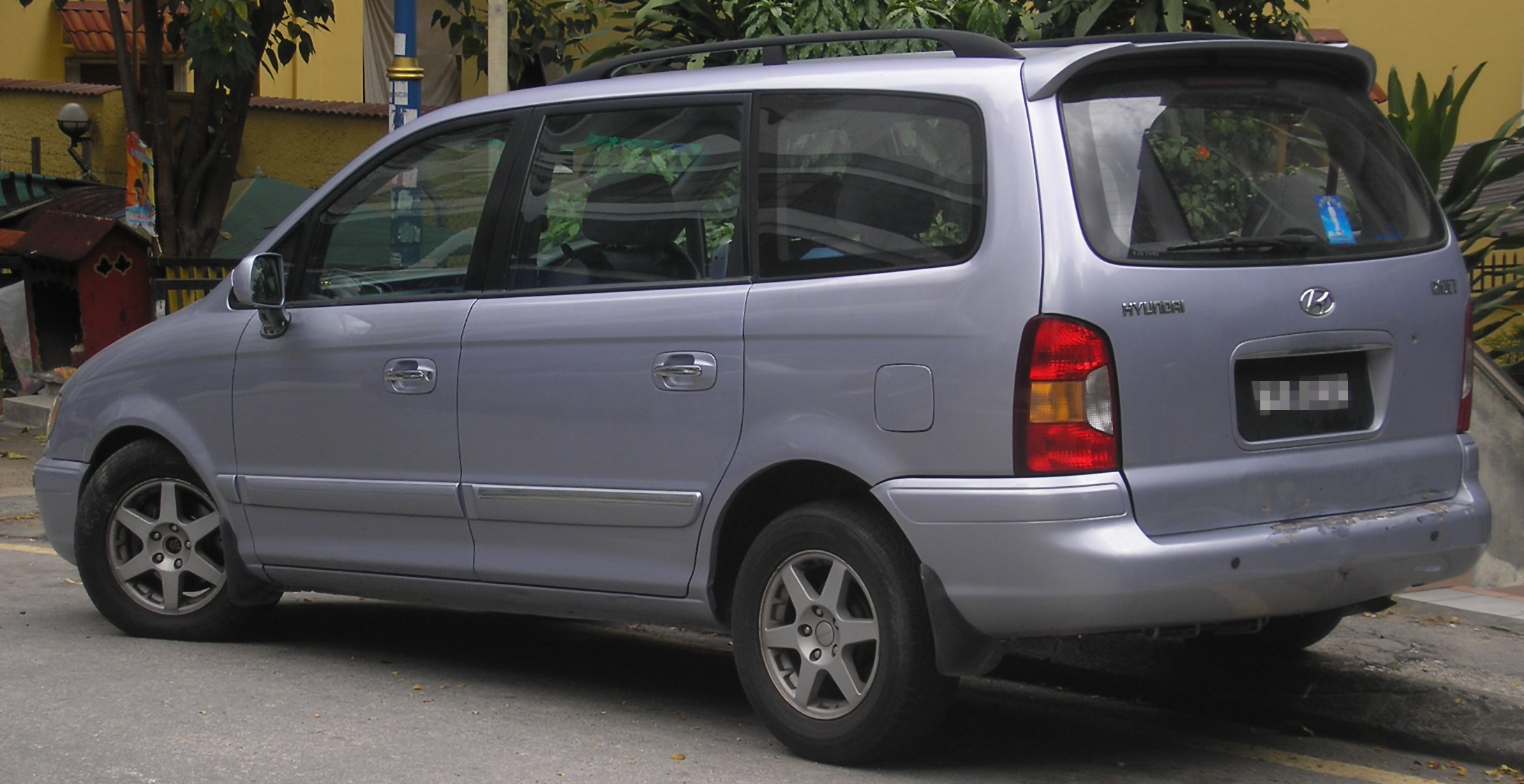 Hyundai Trajet 8 Seater