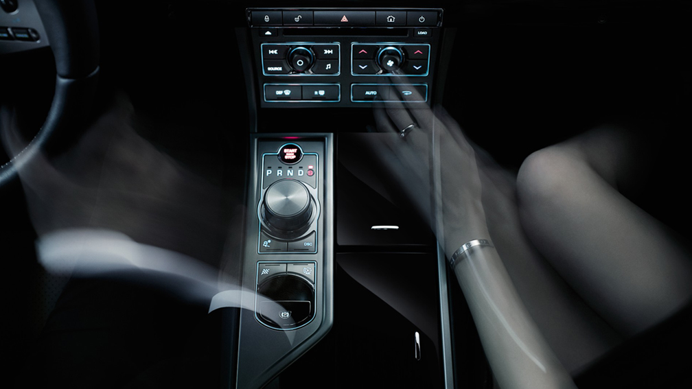 Jaguar XF Black Pack