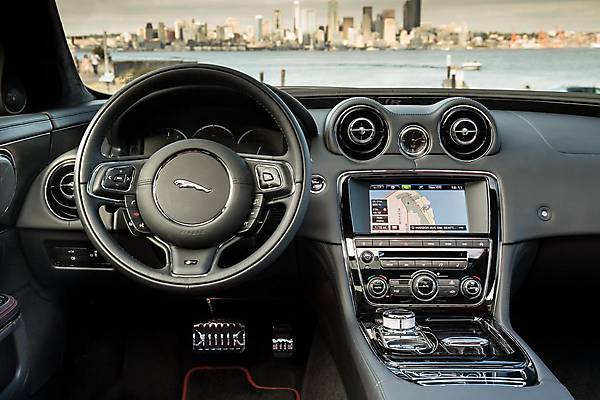 Jaguar XJR