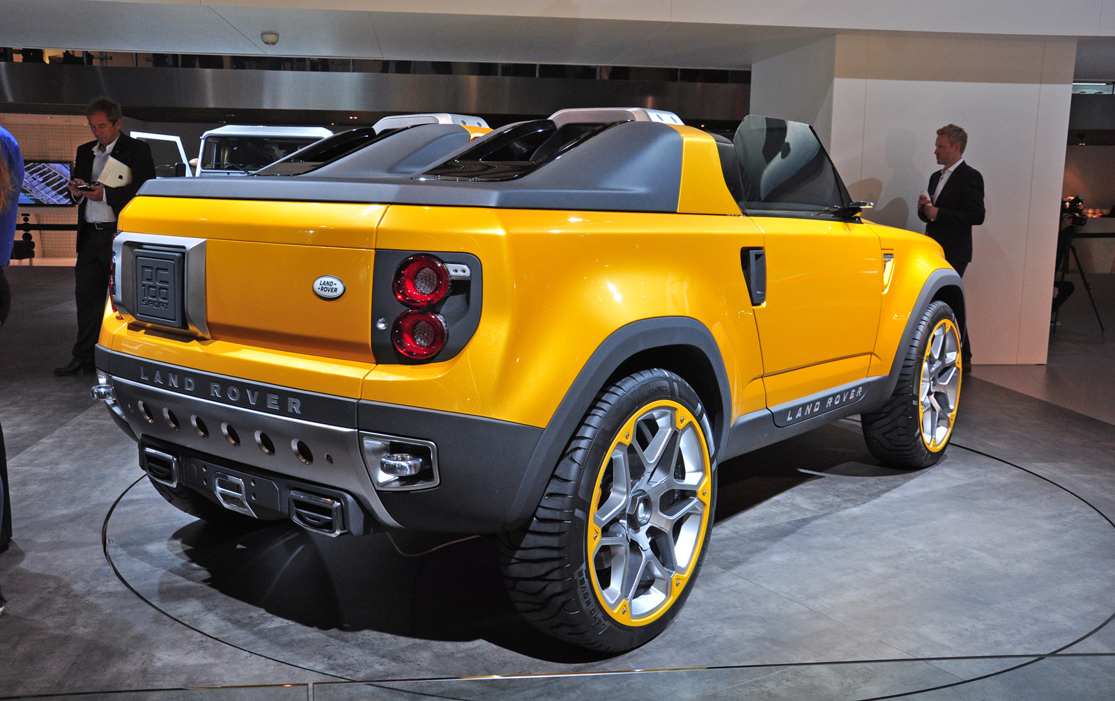 Land Rover DC100