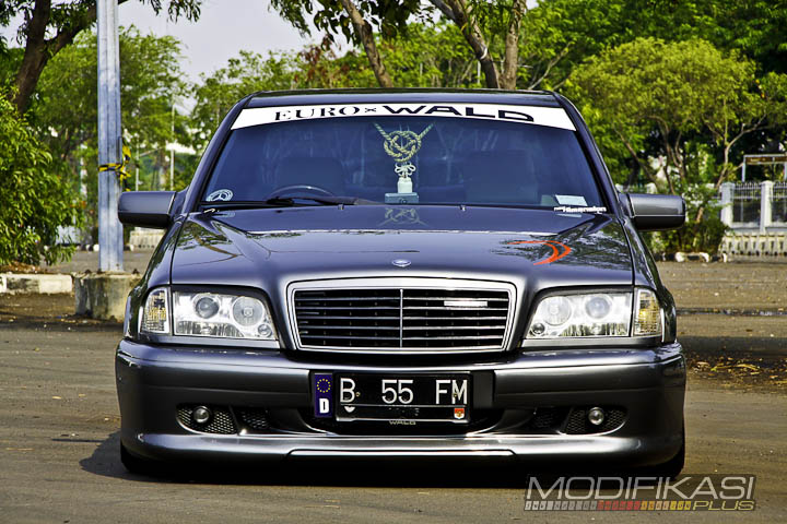 Mercedes Benz C200 W202