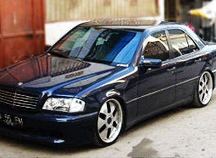 Mercedes Benz C200 W202