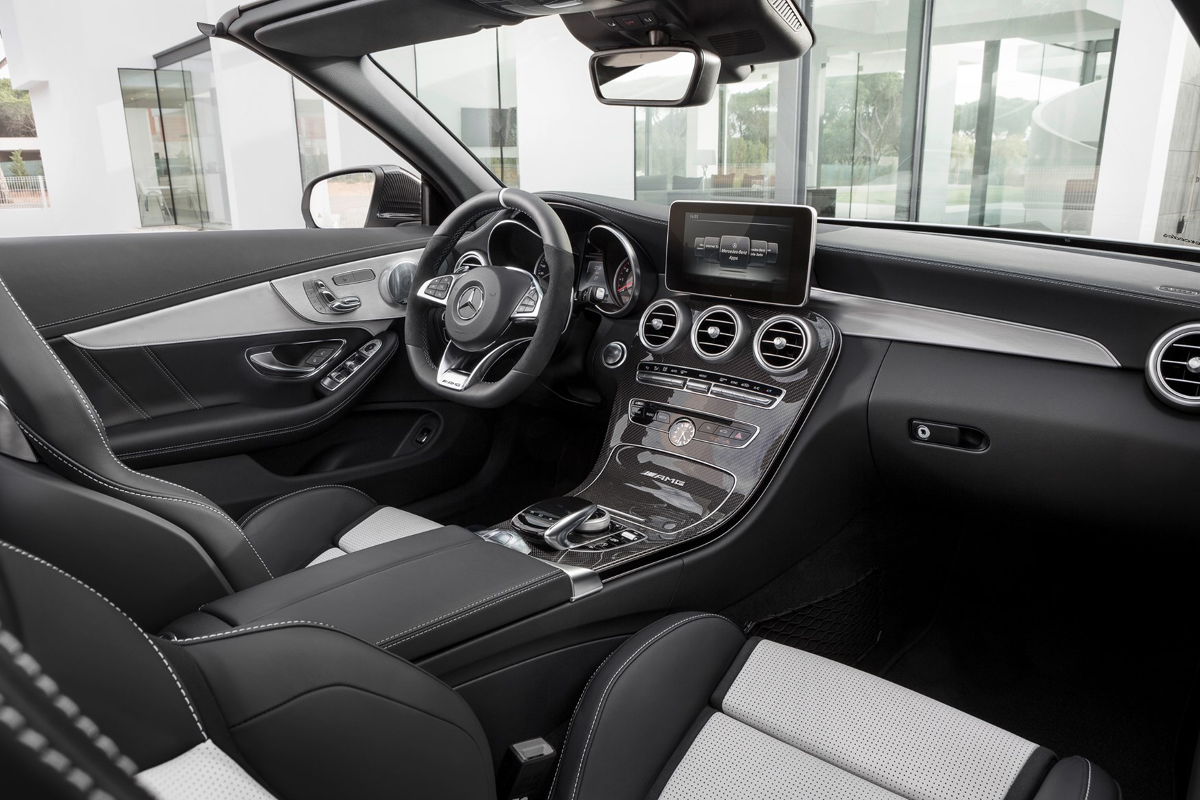 Mercedes Benz C63 V8