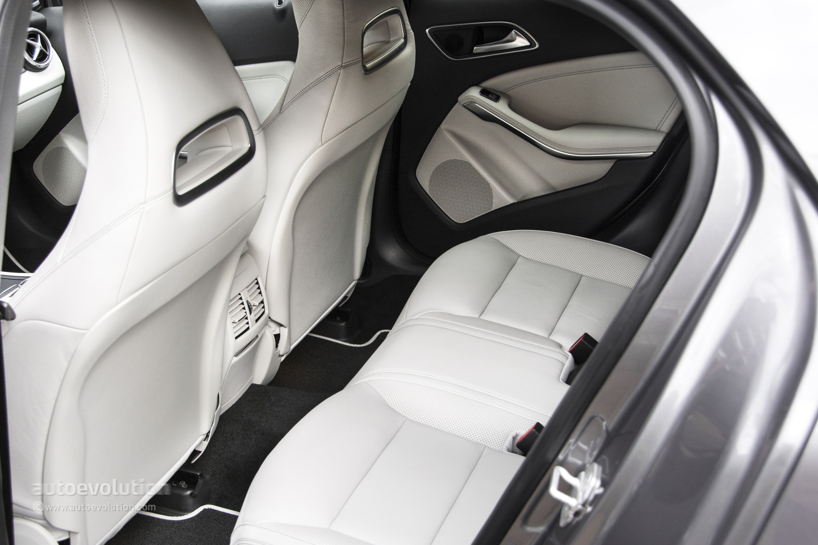 Mercedes Benz Gla White