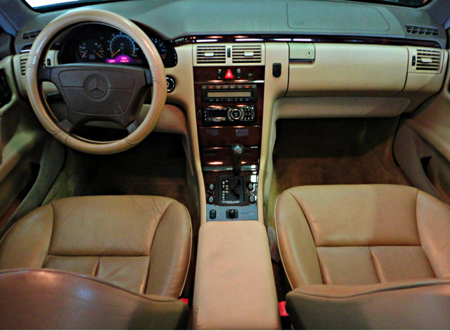 Mercedes Benz 320