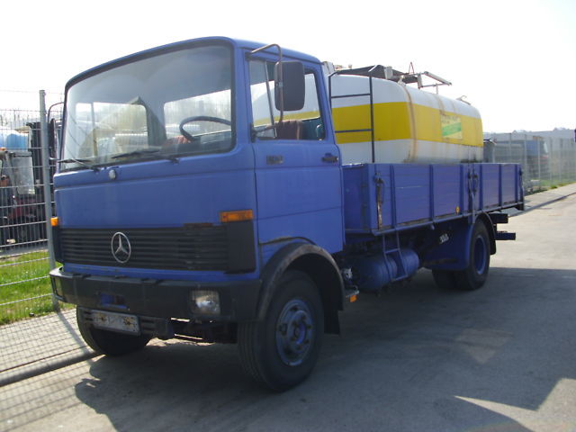 Mercedes Benz 813