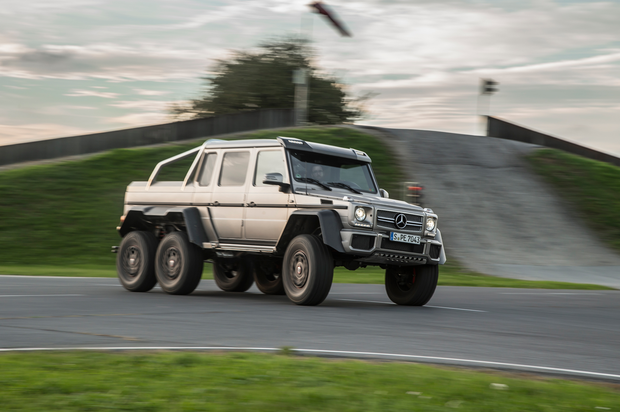 Mercedes Benz G63 6x6
