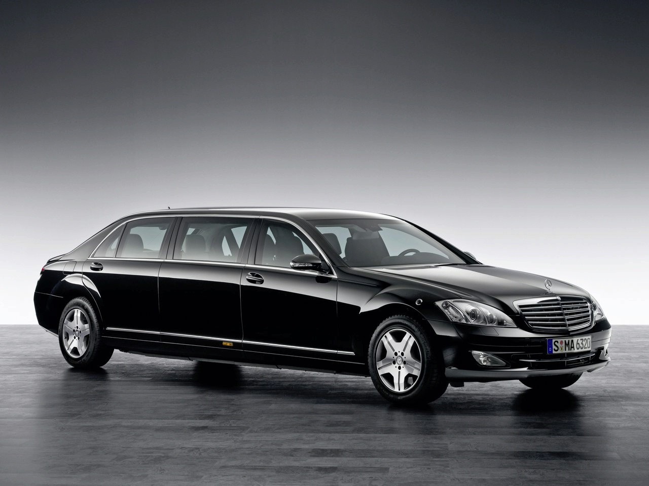Mercedes Benz Limousine
