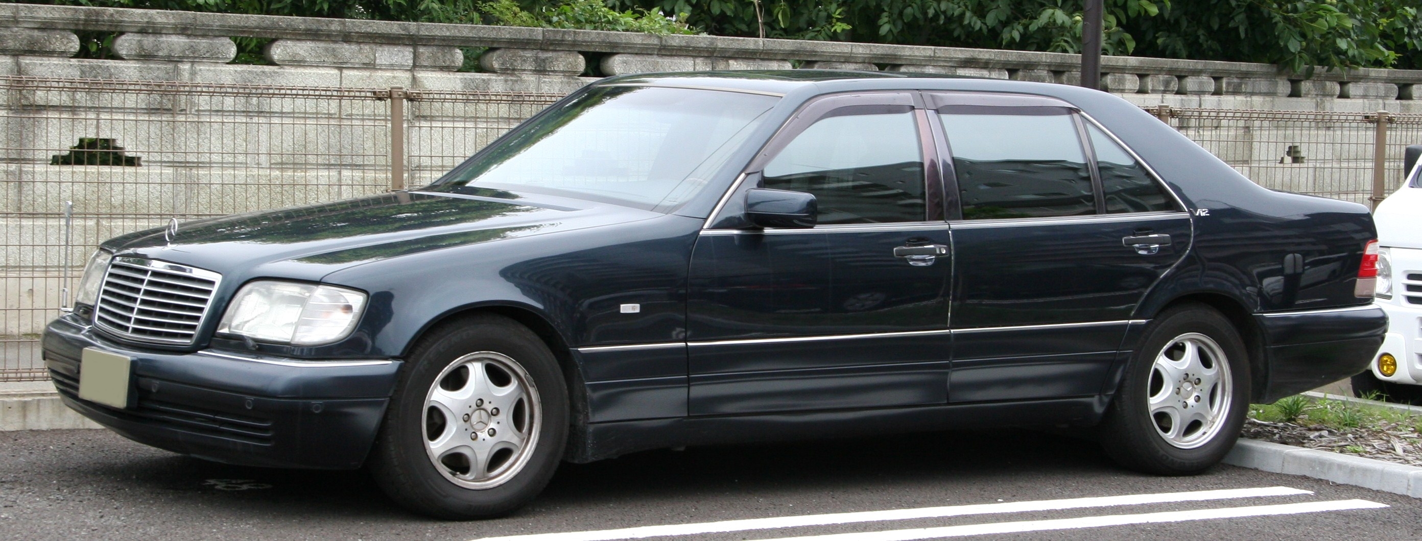 Mercedes Benz S600 W140
