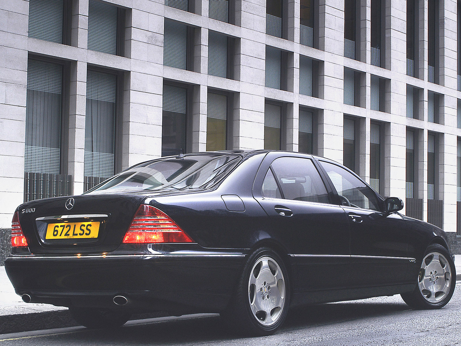 Mercedes Benz S600 W220