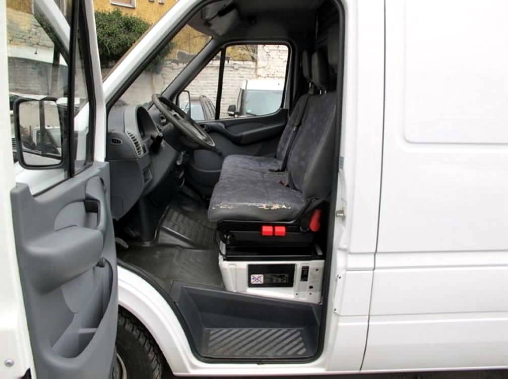 Mercedes Benz Sprinter 208